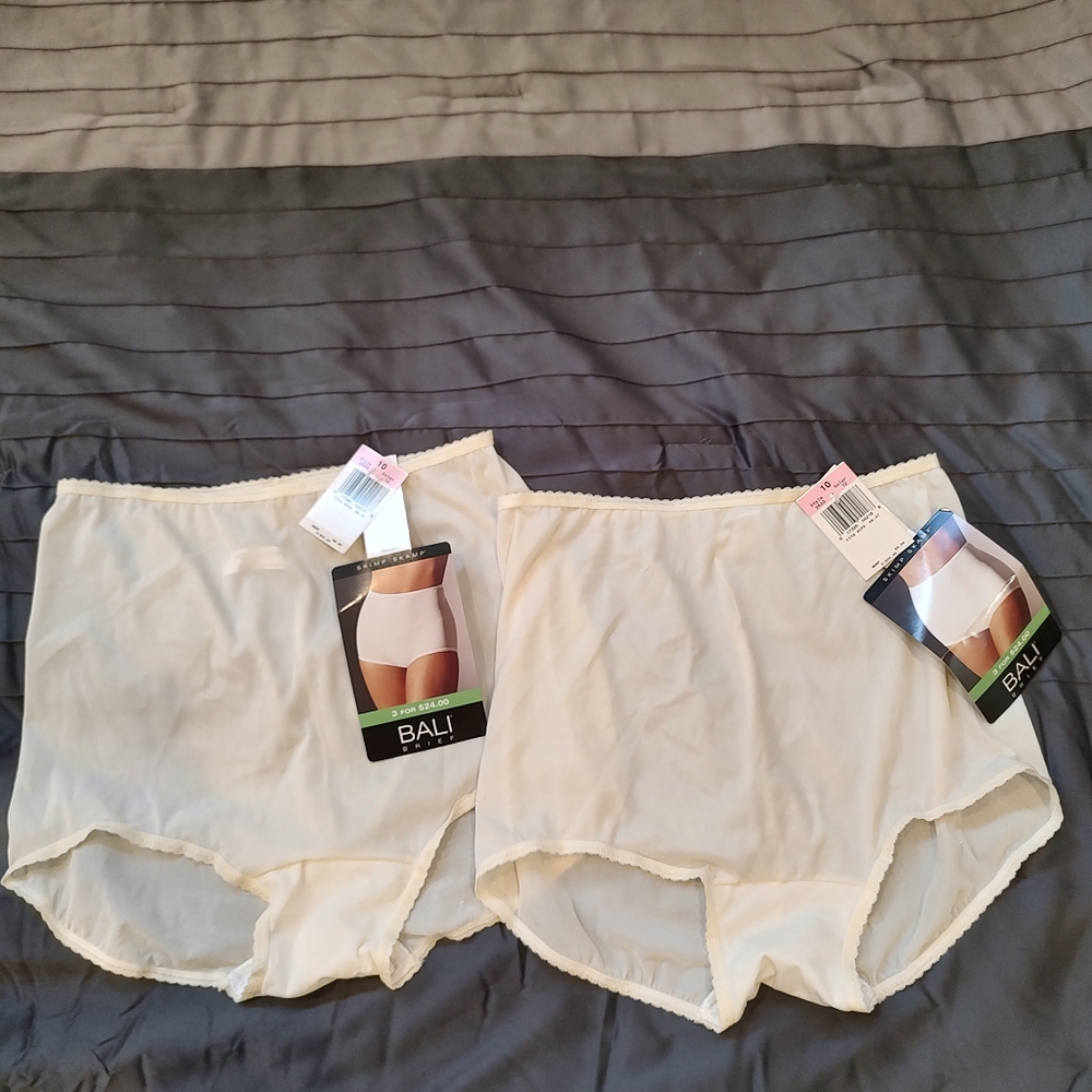Bali Briefs Bundle of 2 Size 10 Hips 46-47 NWT